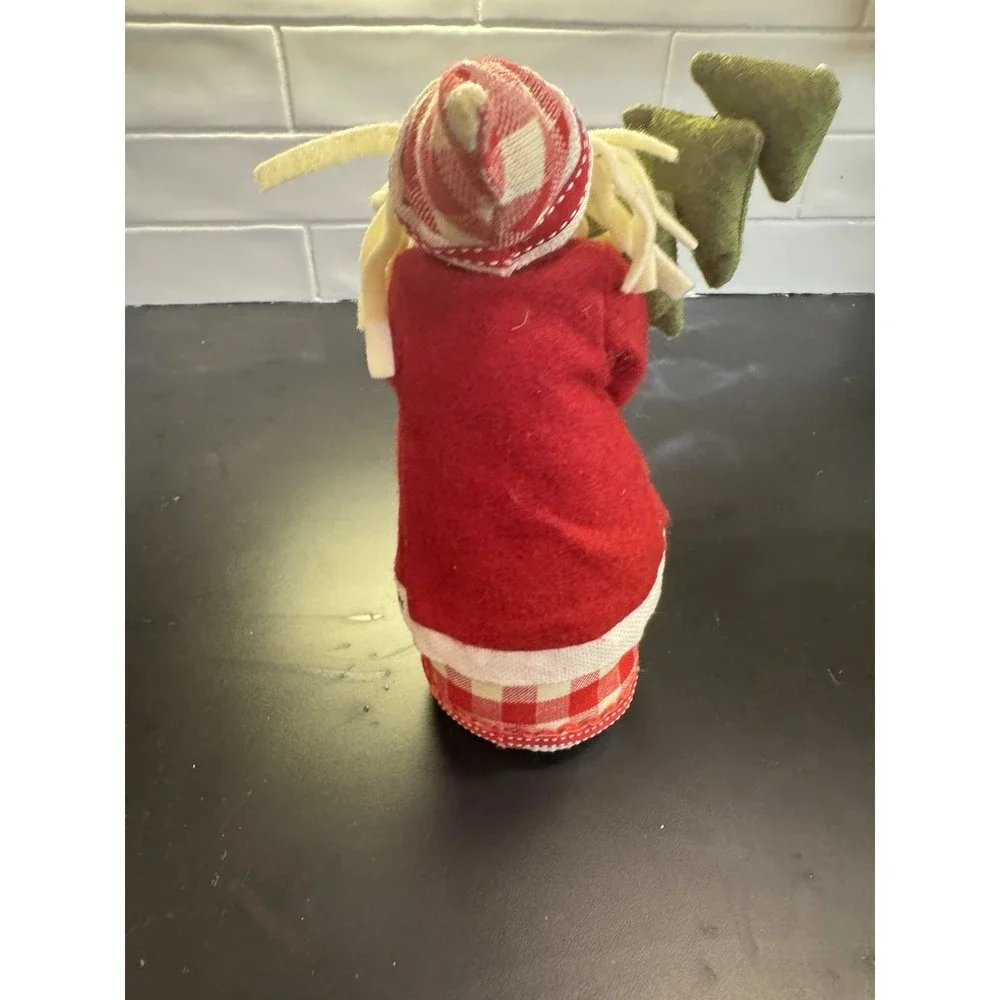 The Unbranded Brand felt santa